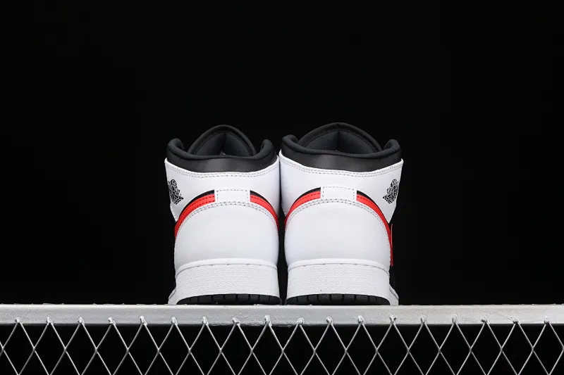 All categories Air Jordan Jordan series basketball shoes Air Jordan 1 Mid G version pure original Air Jordan 1 Mid AJ1 Joe 1 black and white red hook Zhongbang basketball shoes 554725-075